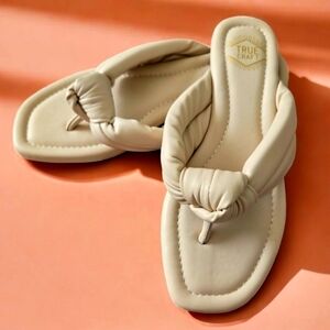 🟢$13 NWT True Craft Faux Leather Thong Slippers